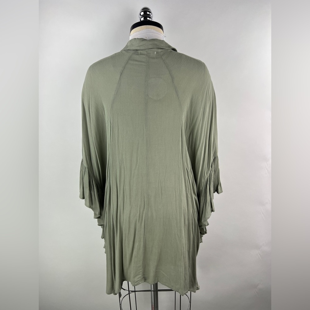 ๐ 3069. Oversized Button Front Ruffled Tunic Top - Picture 4 of 8